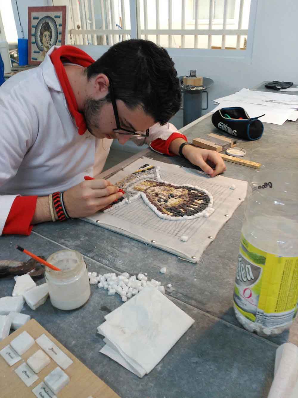 Trabajando en el mosaico “Cazador de Panteras”